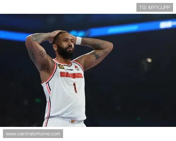 [CBA]吉伦沃特送出妙传 莫兰德接球单手劈扣.